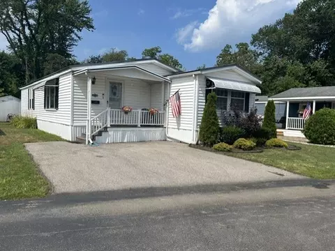 2718 W Park Ln, Erie, PA 16506
