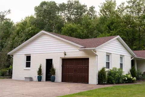 9758 Peach St, Waterford, PA 16441