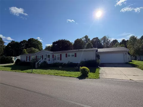 555 Shadybrook Cir W, Girard, PA 16417