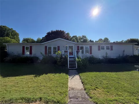 555 Shadybrook Cir W, Girard, PA 16417