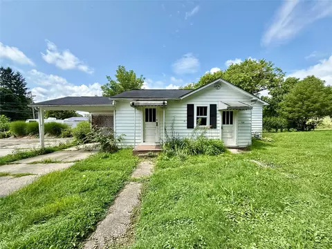 722 Turnpike St, Waterford, PA 16441