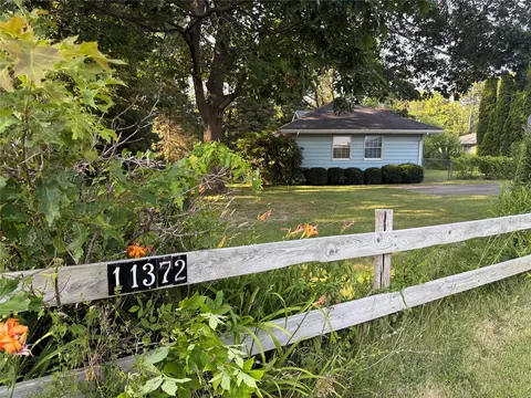 11372 E Lake Rd, North East, PA 16428