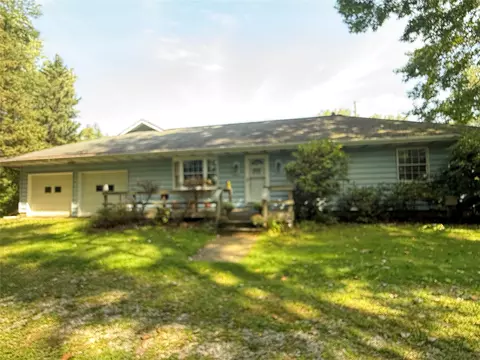 11372 E Lake Rd, North East, PA 16428