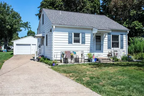 7264 Pine St, Fairview, PA 16415
