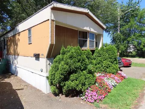1406 Wana Dr, Erie, PA 16505