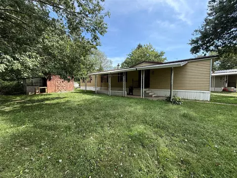 16327 Horseshoe Dr, Saegertown, PA 16433