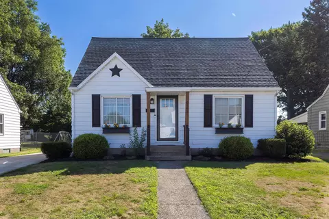 923 Shenley Dr, Erie, PA 16505
