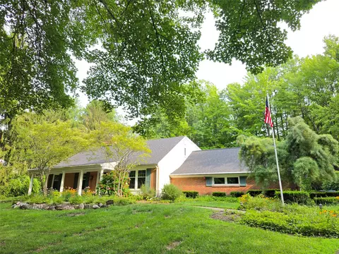 5665 Winthrop Dr, Erie, PA 16506