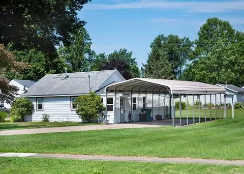 236 Hathaway St, Girard, PA 16417