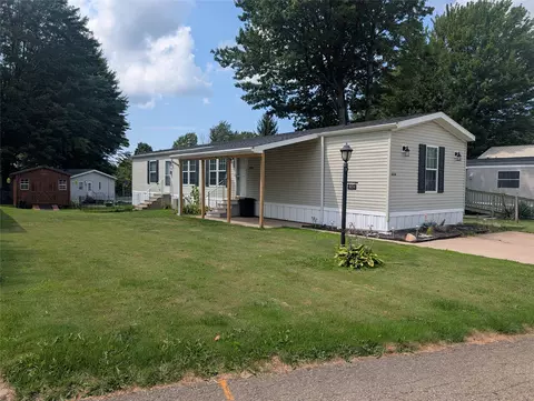 8224 Cloveridge Dr, Erie, PA 16509