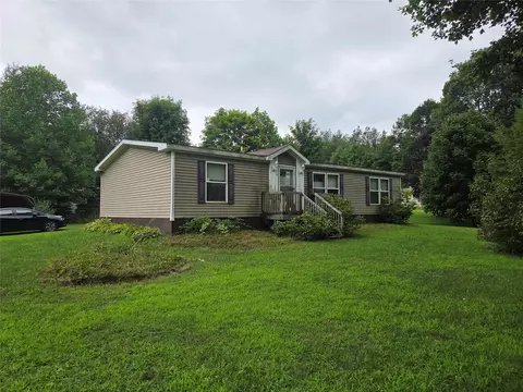 11780 Middle Rd #9, East Springfield, PA 16411