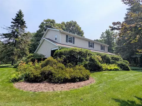 815 Elizabeth Ln, Erie, PA 16505