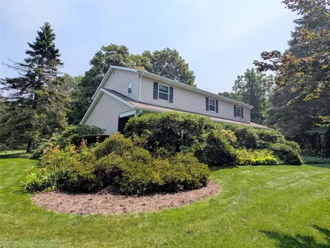 815 Elizabeth Ln, Erie, PA 16505