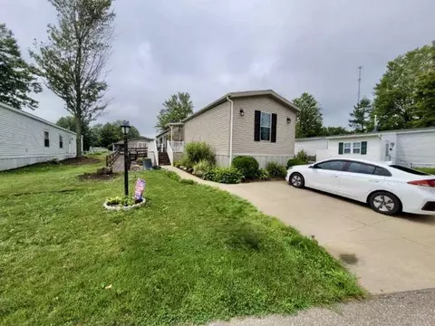 8204 Willow Glen Dr, Erie, PA 16509