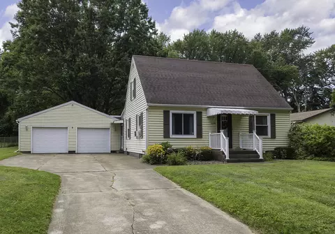 416 Parkside Dr, Erie, PA 16511