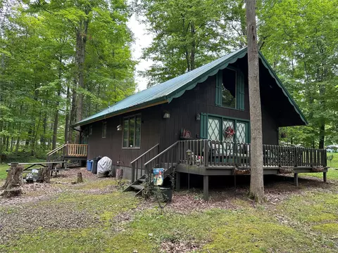 2742 Rockwell Dr, Linesville, PA 16424