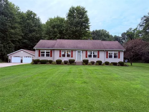 11640 Ridge Rd, Girard, PA 16417