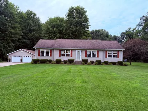 11640 Ridge Rd, Girard, PA 16417
