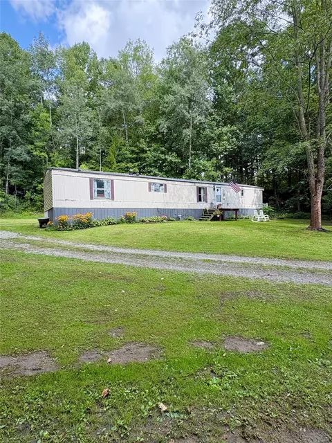 10963 Pont Rd, Albion, PA 16401