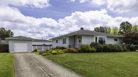 1725 W 40th St, Erie, PA 16509