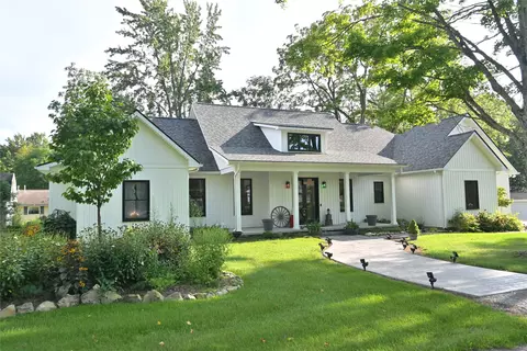 12075 Oakmont Dr, Conneaut Lake, PA 16316