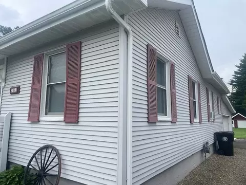 561 Wayne St, Corry, PA 16407 photo 3