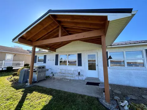 11418 Phil Miller Ln, Conneaut Lake, PA 16316