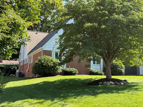 6025 Overlook Dr, Erie, PA 16505