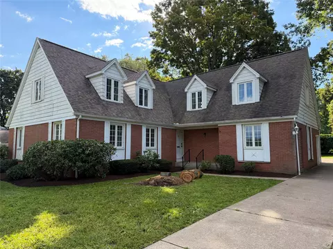 6025 Overlook Dr, Erie, PA 16505