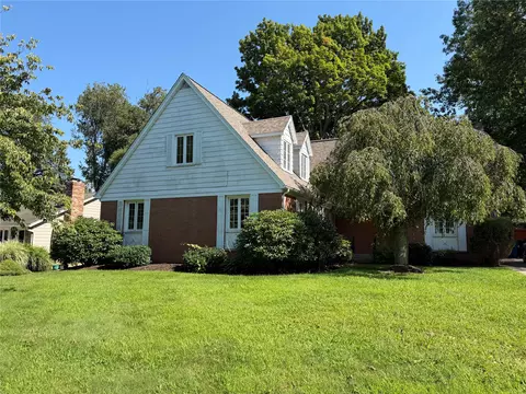 6025 Overlook Dr, Erie, PA 16505