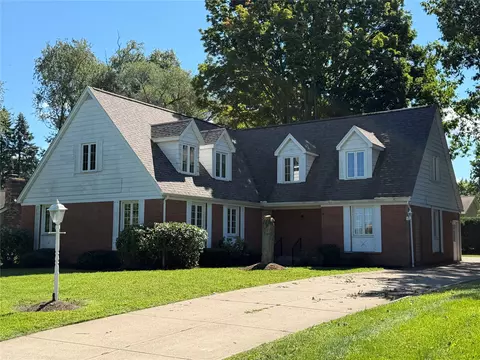 6025 Overlook Dr, Erie, PA 16505
