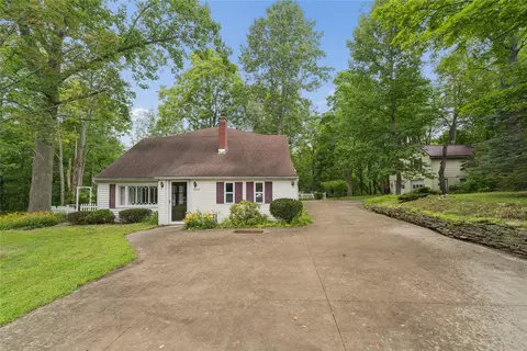 2042 Wager Rd, Erie, PA 16509