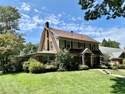 510 Seminole Dr, Erie, PA 16505