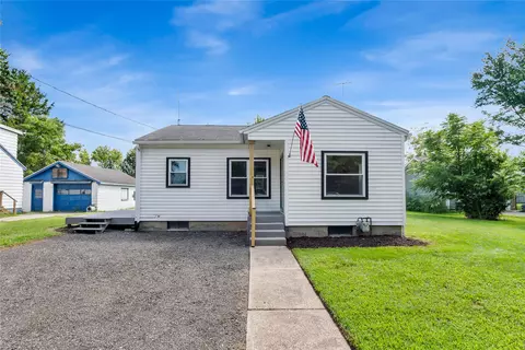 405 Barker St, Girard, PA 16417