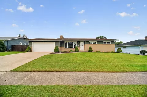 2074 Andover Ln, Erie, PA 16509