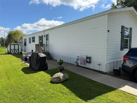 11 Aspen Dr, Mckean, PA 16426