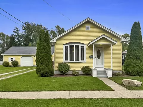 28 1st Ave, Albion, PA 16401