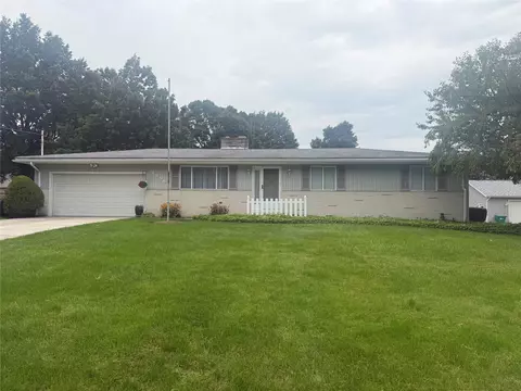 2296 Saltsman Rd, Erie, PA 16510