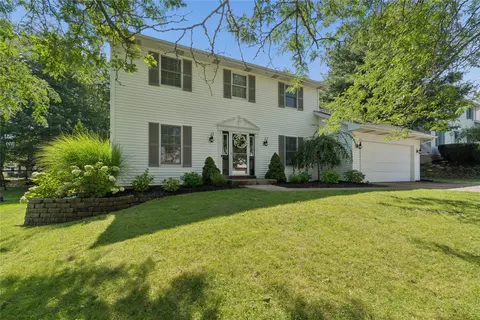 3141 Oakley Dr, Erie, PA 16506