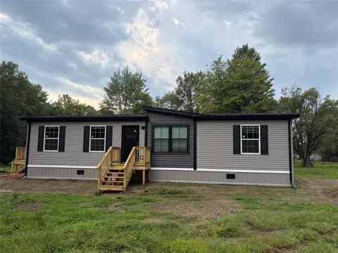 1990 Sunrise Dr, Jamestown, PA 16134