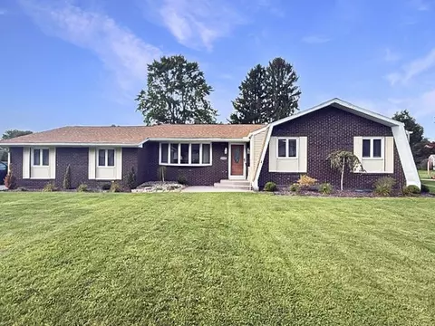 1178 Greenfield Dr, Erie, PA 16509