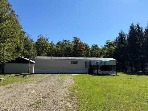 8375 Dougan Rd, North East, PA 16428