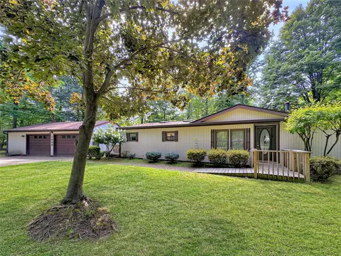 7000 Crestview Dr, Erie, PA 16509