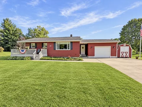 2921 Hershey Rd, Erie, PA 16506