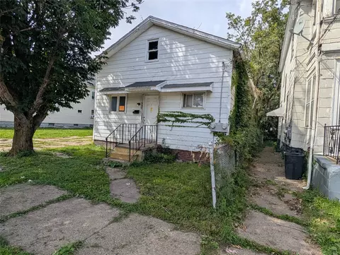 930 W 17th St, Erie, PA 16502