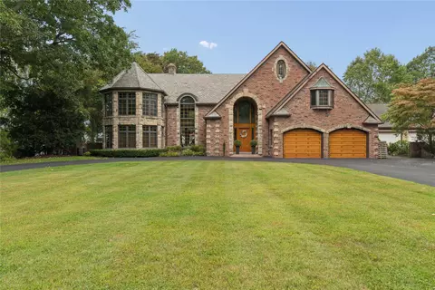 1518 S Shore Dr, Erie, PA 16505