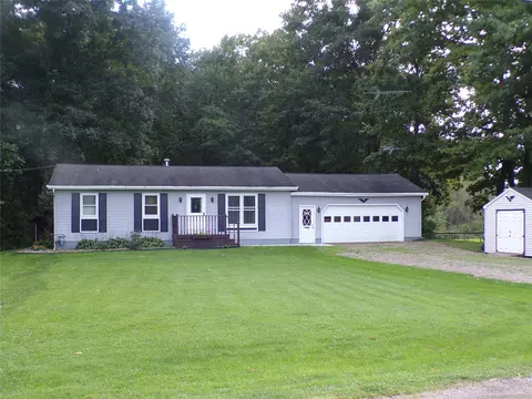 10493 Cross Station Rd, Girard, PA 16417
