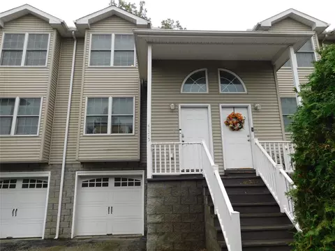 4175 Wood Hills Dr, Erie, PA 16510