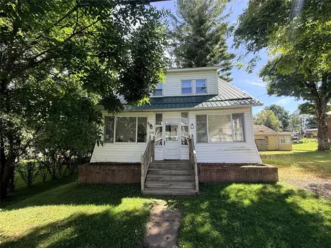 12538 Comstock St, Conneaut Lake, PA 16316