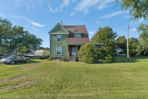 10262 E Lake Rd, North East, PA 16428